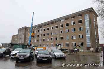 Alle ramen uit gevel oud ziekenhuis gehaald: “Glas wordt gerecycleerd”