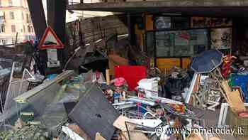 Mercato e parcheggio di via Magna Grecia, il restyling è fermo: resta uno squat