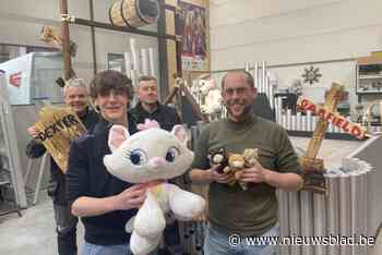 Wie helpt Tuur (15) aan knuffels voor zijn nieuwe wagen in de Kattenstoet? “Mijn broertje heeft z’n kat al opgeofferd, maar we hebben er véél meer nodig”