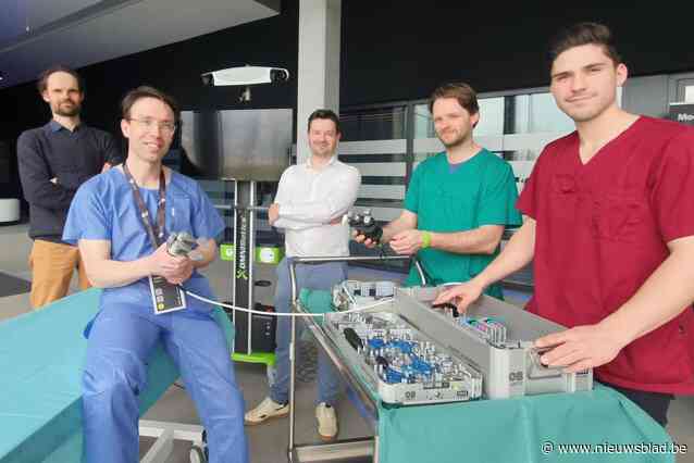 Een ‘vervangknie’ zal nog nooit zo soepel hebben aangevoeld. “Revolutionaire” robots voeren vanaf nu delicate ingreep uit, en heel Europa komt ervoor naar ons land