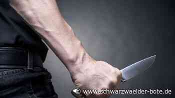 Polizei sucht nach Täter: Unbekannter bedroht Mann in Calw mit Messer