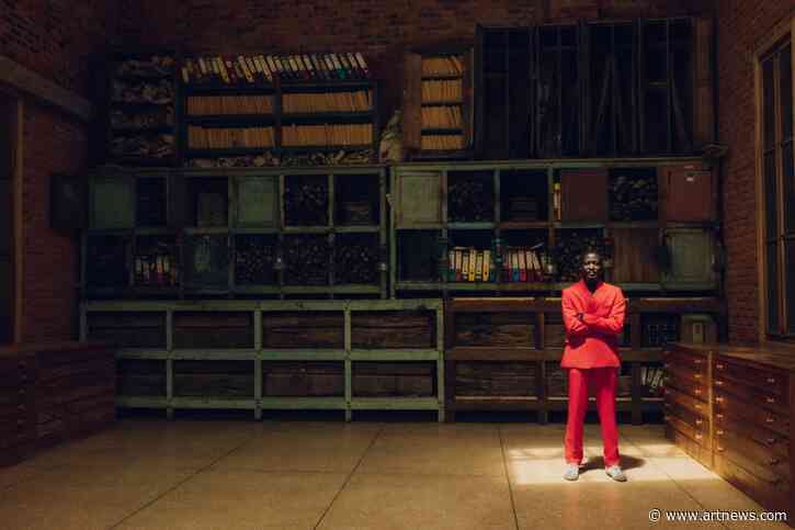 Ibrahim Mahama Wins Dia’s Inaugural Sam Gilliam Award