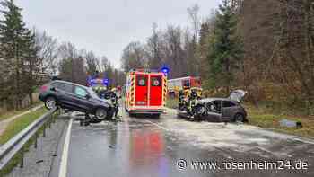 Frontal-Crash auf der B306 bei Siegsdorf – zwei Personen schwer verletzt