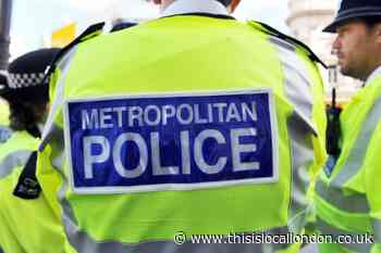Leesons Hill Orpington police: Man stabbed