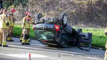 112-nieuws: auto crasht na achtervolging • wagen op de kop