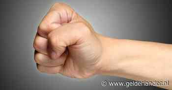 Man raakt ernstig gewond bij verkeersruzie, op hoofd geslagen met wielsleutel