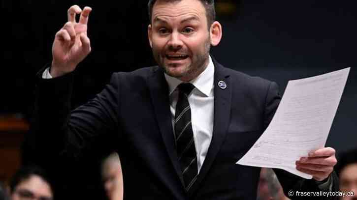 Quebec minister to order probe after complaint about QMJHL English-only playoff garb