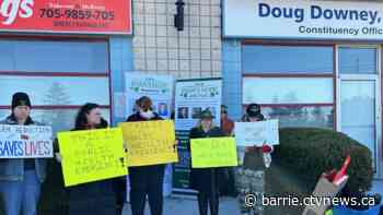 Protestors push for province to approve safe consumption site in Barrie
