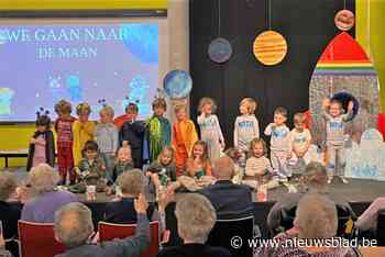 Peuters en kleuters schitteren in theater over de ruimte