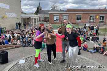 Leerlingen vrije basisschool De Parel breken boekenrecord