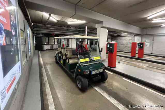 Liften werken niet, parking aan ziekenhuis doet dan maar een beroep op… golfkarretjes: “We konden minder mobiele patiënten toch niet aan hun lot overlaten?”