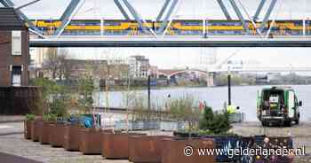 Foutje van gemeente: taxi’s mochten toch níet over de Waalkade – maar straks mag dat wel