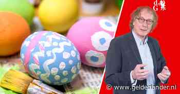 De jeugdige familieleden verven één ei, om mij een plezier te doen