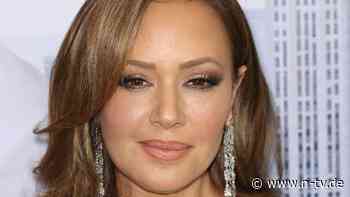 "Mit 50 nochmal studiert": "King of Queens"-Star Leah Remini holt Uniabschluss nach