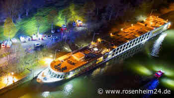 Donau-Kreuzfahrtschiff rammt Schleusenkammer in Oberösterreich - 17 Verletzte