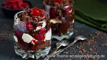Süße Verführung im Glas serviert: Die Schwarzwälder Kirschtorte wird zum Schichtdessert