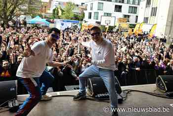 Average Rob kleurt deze zomer Tomorrowland maar stond nu al op het podium in Halle: “Zo zot dat hij hier nu echt voor ons staat”