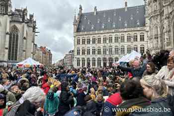 Overvolle Grote Markt geniet van Paasfeesten