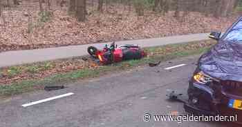 Motorrijder gewond na frontale botsing in Heilig Landstichting