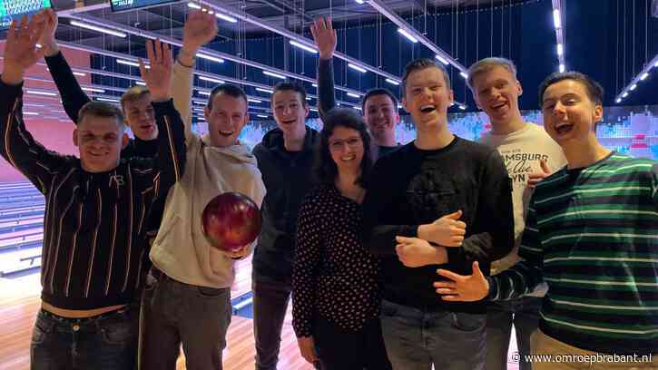 Dankzij haar nieuwe vrienden gooit eenzame Esther nu een strike