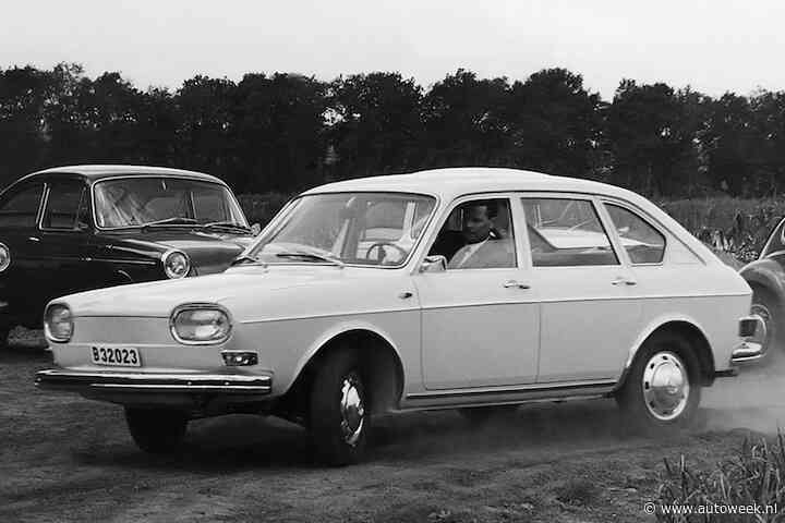 Als Cornelis een Volkswagen Type 4 ziet maakt hij stiekem een foto