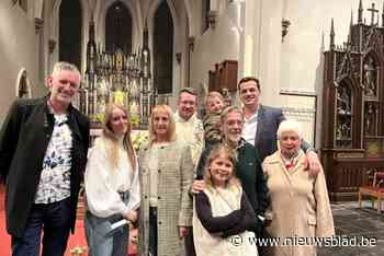 Twee volwassenendopen in kerk Sint-Antonius tijdens paaswake: “Mijn ouders wilden de keuze aan mezelf laten”