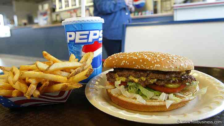 Michigan man stops for burger, wins $200,000 lottery prize