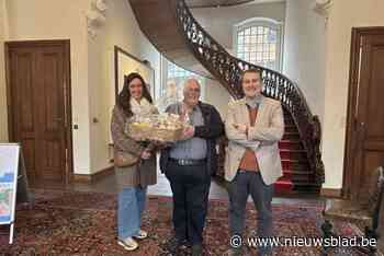 ‘Stan de Koffieman’ in de bloemetjes gezet  voor 50 jaar aanwezigheid op Lierse zaterdagmarkt