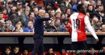 Arne Slot vreest voor zware knieblessure Quilindschy Hartman bij Feyenoord: ‘Ik hou mijn hart vast’