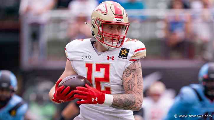 UFL's Jace Sternberger takes issue with opponent's tackle around his knees