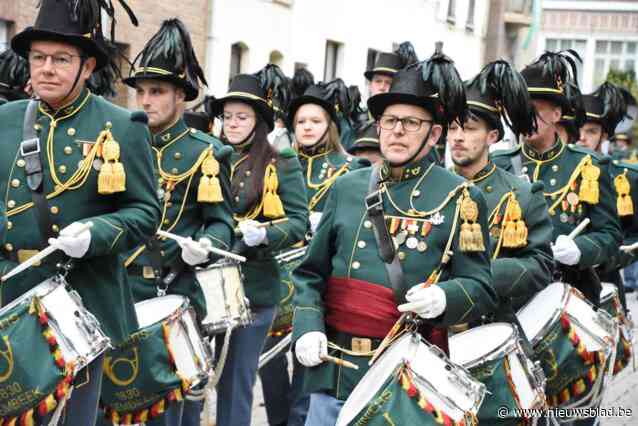 Paassoldaten blijven Lembeek kippenvel bezorgen: “De traditie zit in ons dna”