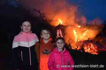 Osterfeuer lodern im Kreis Paderborn