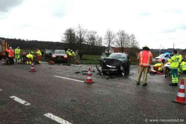 Vier zwaargewonden waarvan een levensgevaarlijk bij na hevig ongeluk op Ninoofsesteenweg