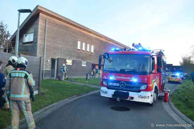 Brandweer rukt uit voor rookontwikkeling in huis in woonwijk