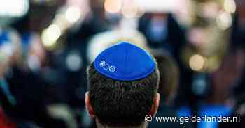 Jong meisje scheldt Leo (46) uit omdat hij joods is, buiten de supermarkt wordt hij opgewacht door jongens