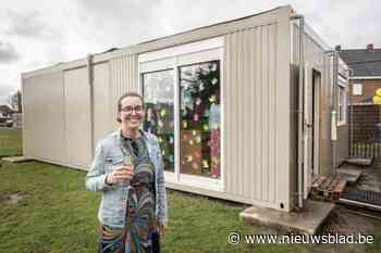 Sofie (39) opent winkel vol tweedehandskledij in basisschool: “Project groeit enorm”