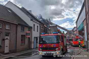 Bewoonster (69) overleden bij uitslaande woningbrand, haar man wordt gered door heldhaftige buurman