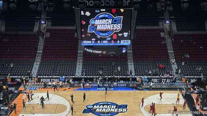 Paige Bueckers lifts UConn back to the Final Four with 80-73 win over JuJu Watkins and USC