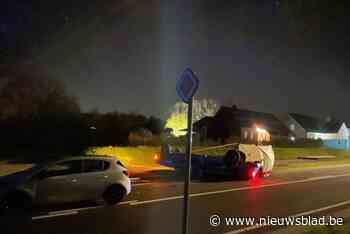 Dodelijk ongeval in Limburg: bestuurder (33) wordt uit auto geslingerd en belandt onder afgeknakte verlichtingspaal