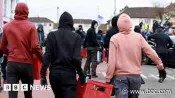 Youths seen making petrol bombs ahead of Derry parade - PSNI