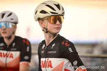 Toptalent Laura Fivé kreeg wielermicrobe ingelepd: “Mijn broer sprintte nog tegen Jasper Philipsen en Florian Vermeersch”