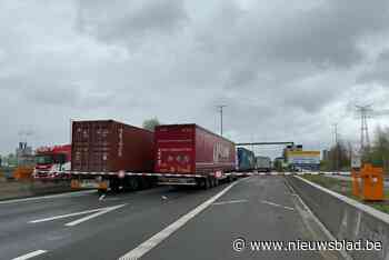 Tijsmanstunnel richting Nederland versperd door kettingbotsing met vrachtwagens