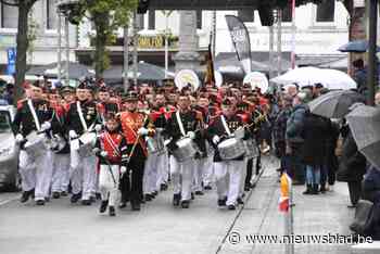 Paassoldaten kleuren ook op dinsdag het leven in Lembeek