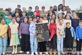 Schoolkinderen in de ban van schilder Claus