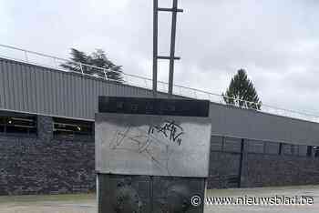 Vandalen halen standbeeld Willy Vandersteen van sokkel