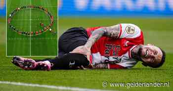 Feyenoorders steken zwaar geblesseerde Quilindschy Hartman hart onder de riem met levensgrote Q