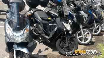 Ripuliscono i sottosella dei motorini, bloccati mentre erano al "lavoro"
