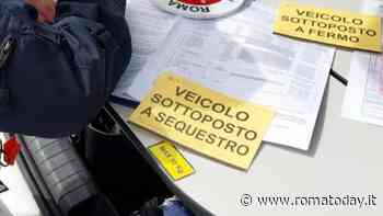 Motociclista guida senza patente, assicurazione e revisione: 6 mila euro di multa