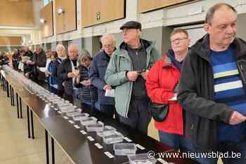 Ruilbeurs voor historische stickers lokt massa volk