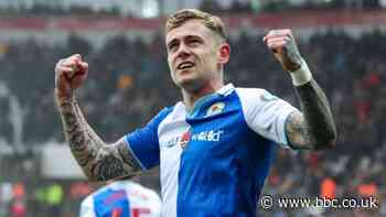 Szmodics scores twice as Blackburn rout Sunderland